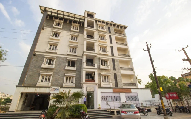 OYO 4183 Apartment Queens Court