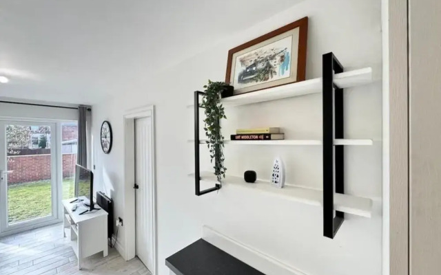 4 Guests - 2 Bedrooms - Parking - 9min City Centre