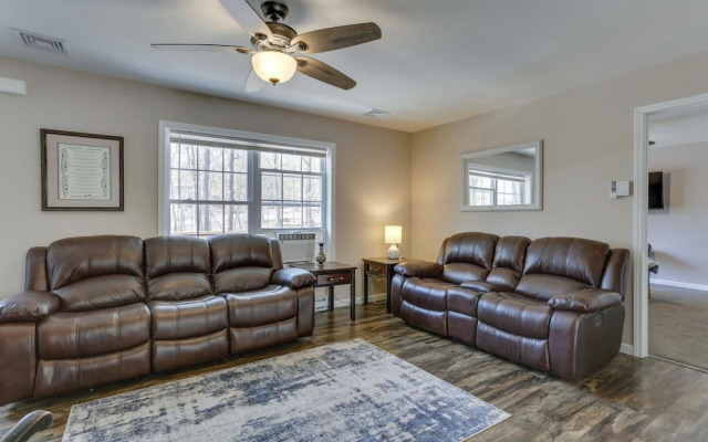 Walk to Lake Wallenpaupack: Poconos Vacation Home