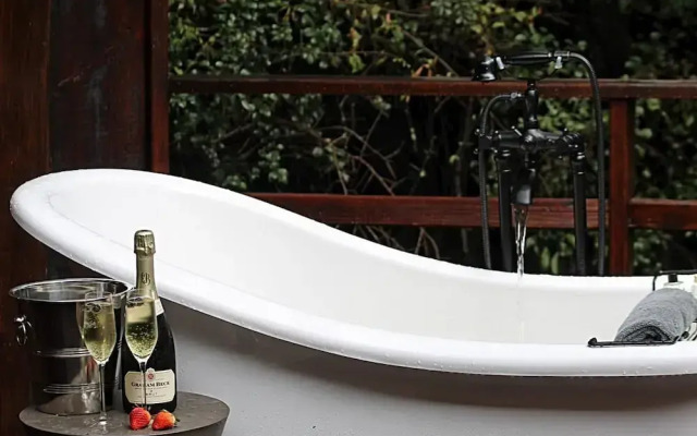 Barefoot Addo Elephant Lodge
