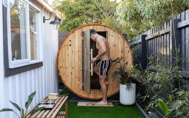 Sol Coastal Retreat - Outdoor Spa and Sauna