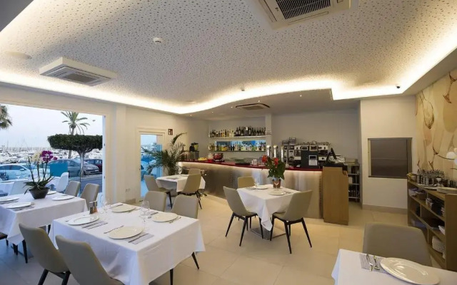 Ocean Lounge