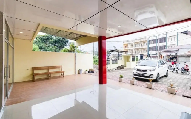 RedDoorz Plus @ Jalan Gatot Subroto Medan