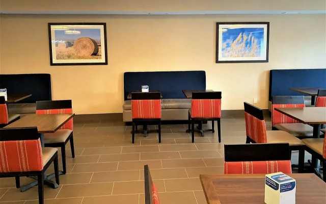 Comfort Suites Auburn near I-69