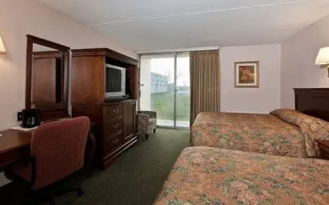 Howard Johnson Inn - Commack