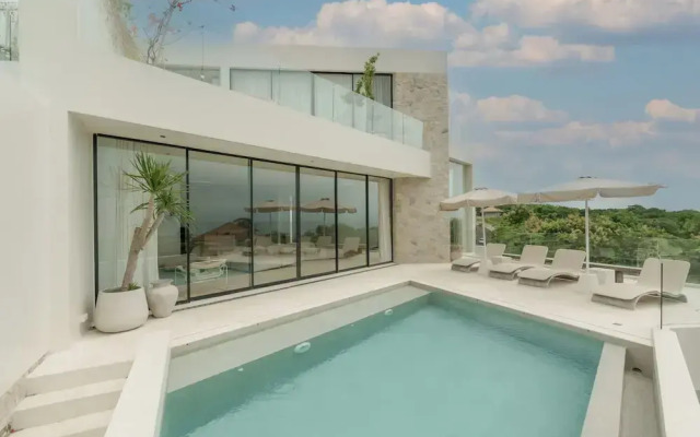Lux Retreat 4BR Ocean Villa in Uluwatu