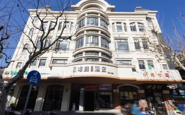 Weiting Hotel (Shanghai Luoxiu Road Subway Station)