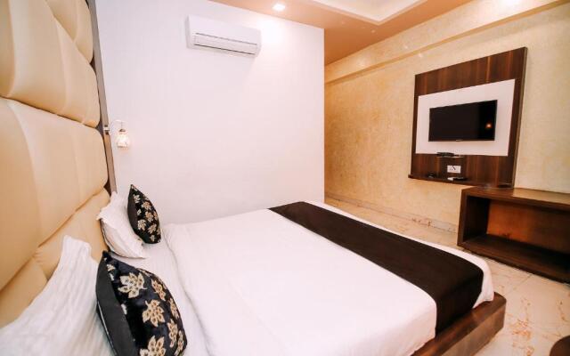 FabHotel Prime The Royal Galaxy