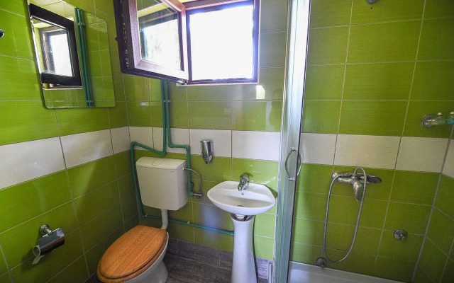 San Art Floating Hostel&Apartments