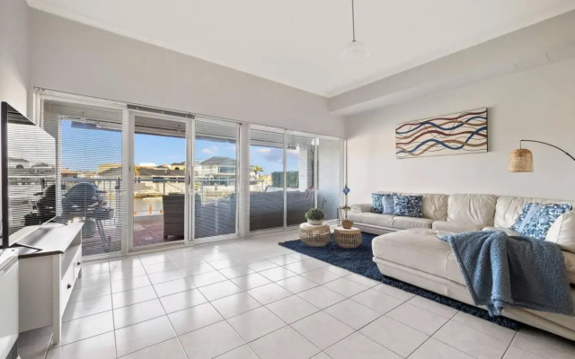 Canal Home -Close to Beach and City Centre