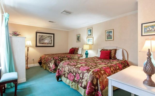 Edgewater Inn