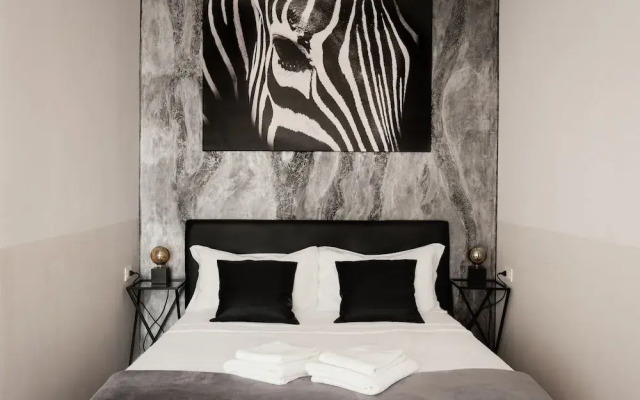 Deluxe Central Apartment