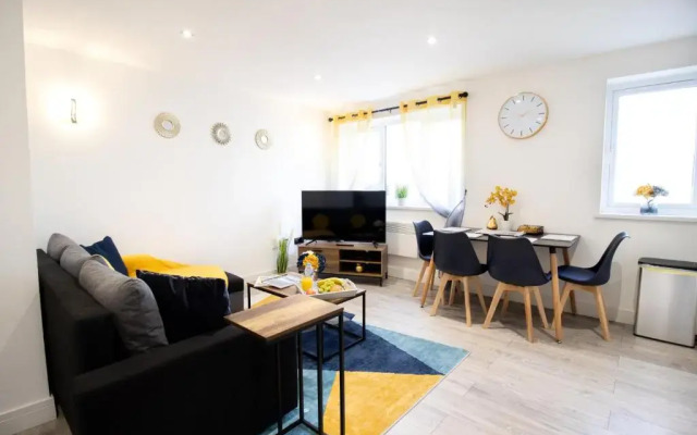 Highfield Apartment by Southwest Rooms - Free Netflix and Parking