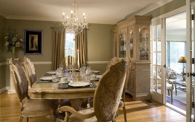 Colonial Gardens Bed & Breakfast