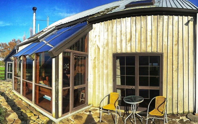 The House With No Nails