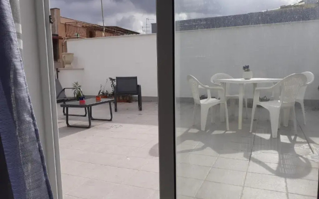 Mansarda con terrazza a 50 metri dal mare