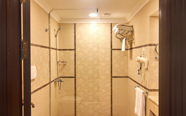 Grand Mir Hotel
