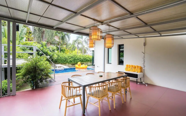 Natcha Pool Villa by Warin