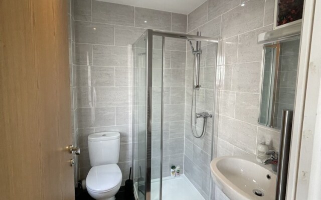 Impeccable 3-bed Apartment in London