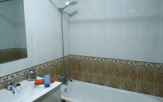 Apartamentos La Perla con piscina y parking