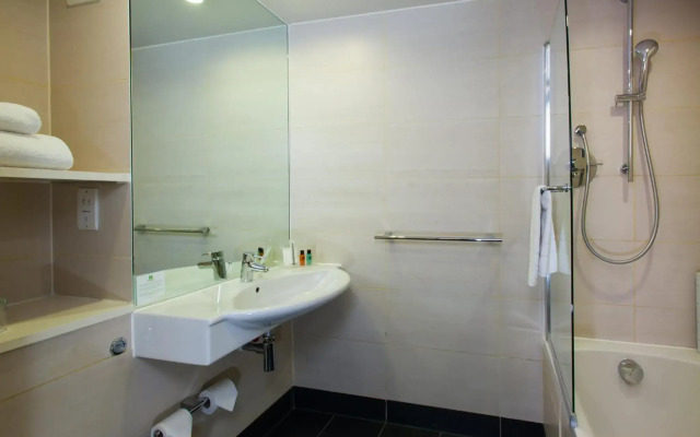 Holiday Inn Salisbury - Stonehenge by IHG
