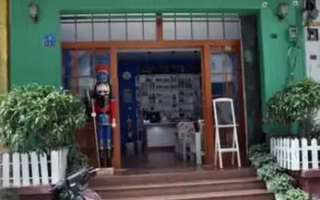 Yangshuo Sloth Coffee Guesthouse