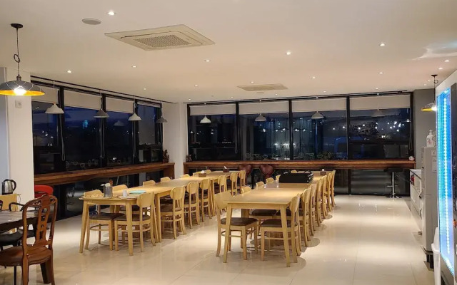 Nice Cat Hotel & Guest House