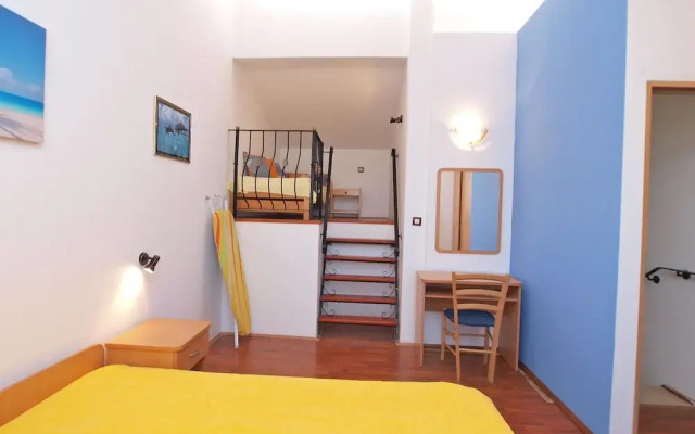 Apartment 1077
