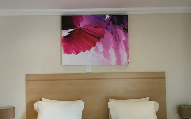 17 on 13th Guest House