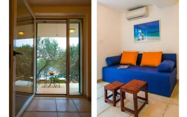 Villa Jadranka with pool and private beach