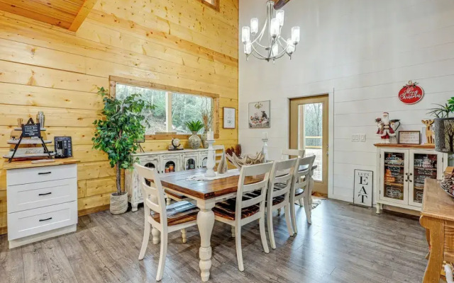 Close to Hiking & Attractions: Smoky Mtn Cabin