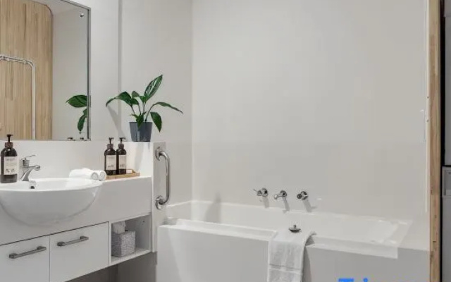 Sea Salt Retreat – Bathroom – Gnarabup