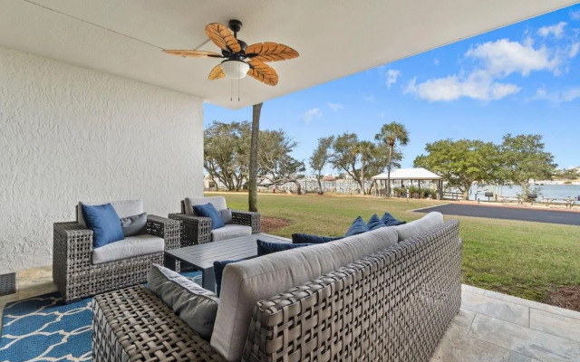 Shipwatch Riverside E104