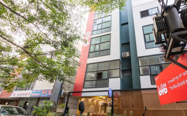 OYO 5379 Crown White House