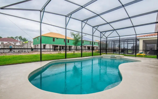 Solterra - 7004 Oak Wood Street