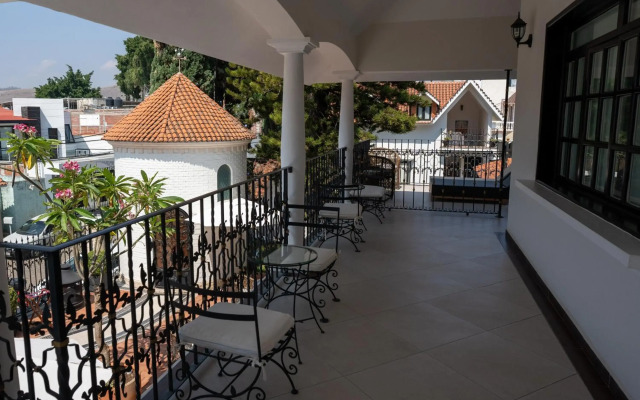 Casa Bonita Hotel + Cocina