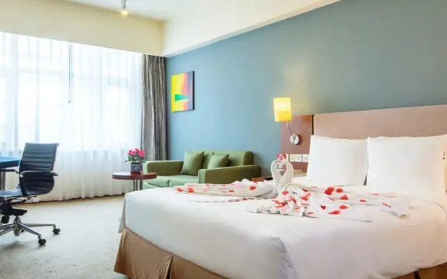 Tianjin Binhai Saint Light Hotel