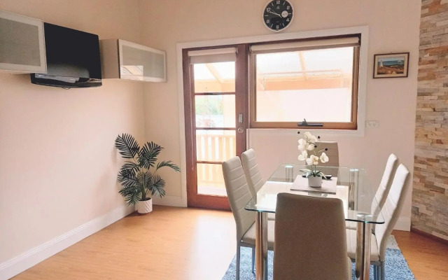 Ocean Aspect and Central to CBD - CoSheirm Apartments On Merri