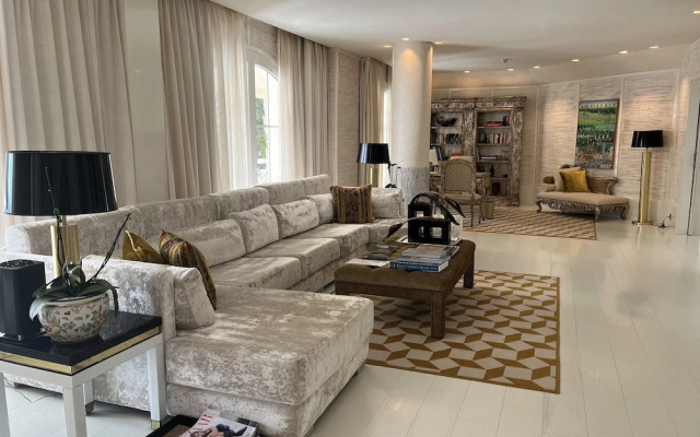 Las Dunas Suites & Apartments