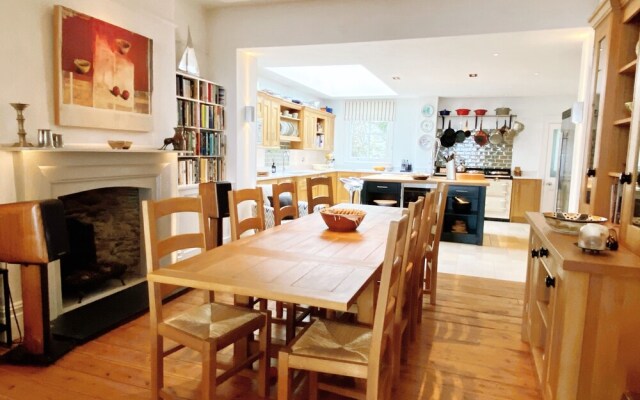 Spectacular Coastal Townhouse in Fowey for 8
