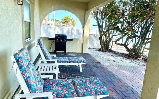Dolphin Watch 3 Bedroom Home