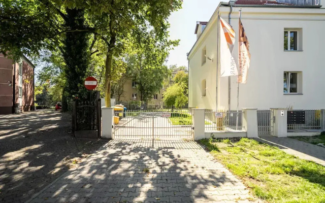 Rycerska Apartment Parking by Renters