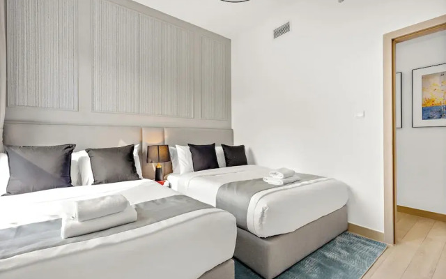 Luxe Ventures Waters Edge Haven