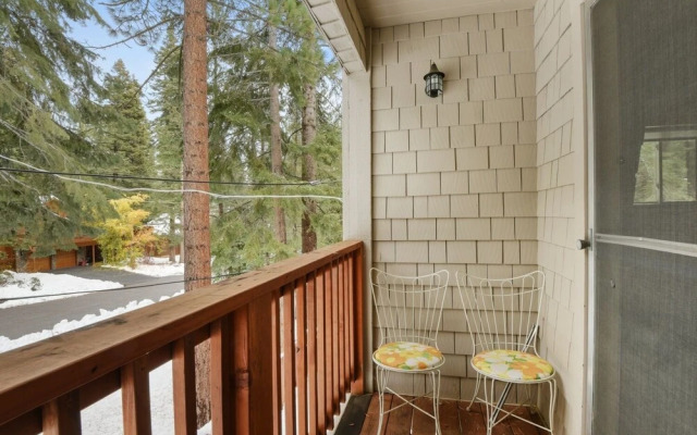 Roycraft Dog Friendly Cabin by RedAwning