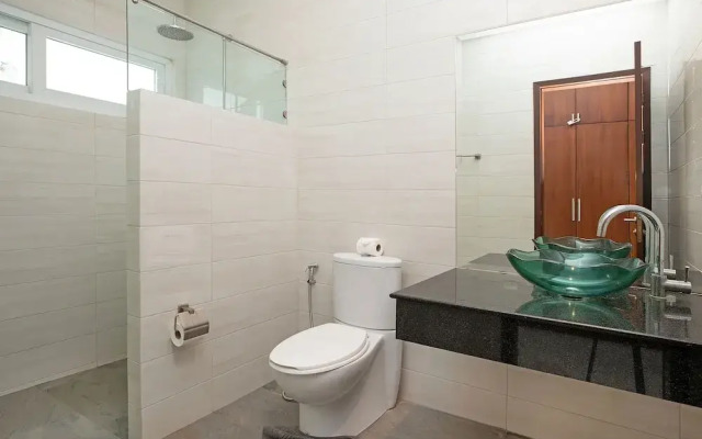 Miami-Style 2BR Pool Villa Janine Kamala
