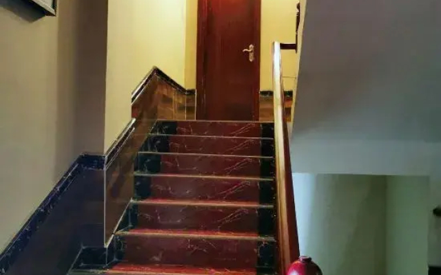 Ganzi Yuanmengju Hotel