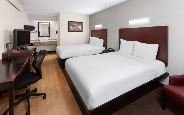 Travelodge by Wyndham Peoria