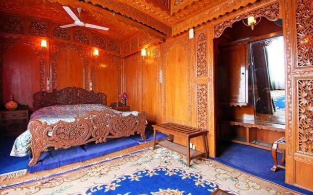 Butterfly Group of Houseboats