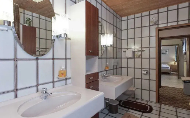 Cozy Apartment near Forest in Hullersen