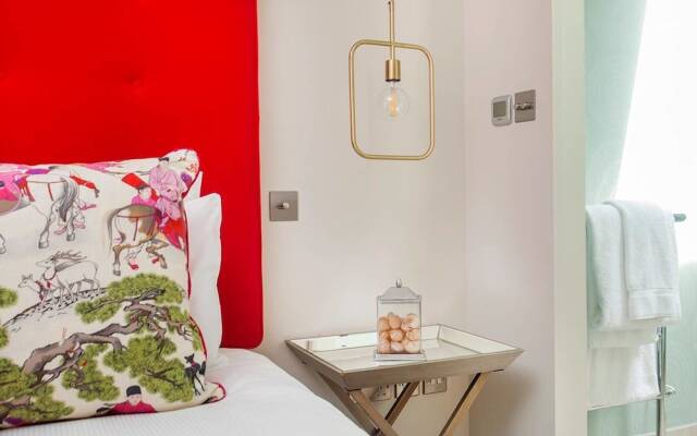 Quirky 2BR flat with terrace, near Shoreditch!